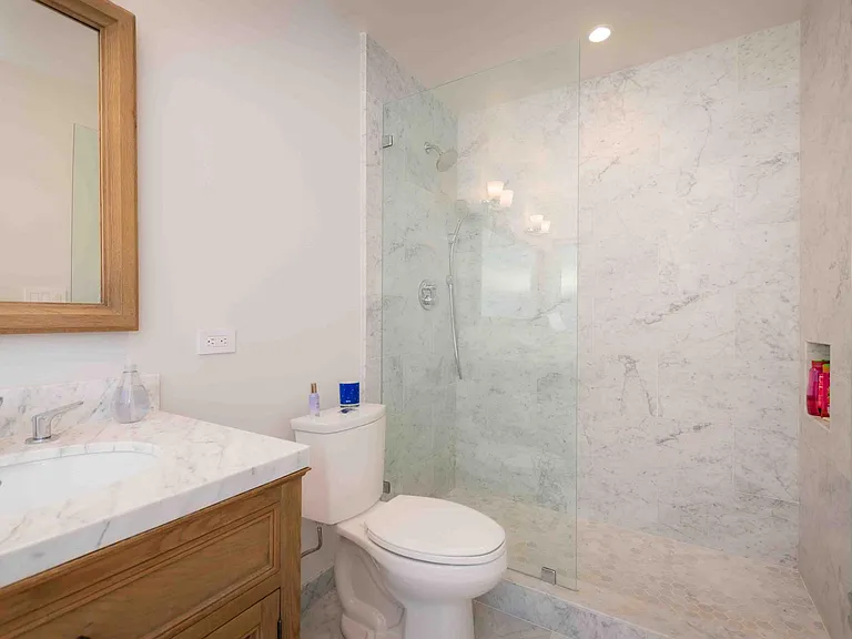 5366 Chelsea St — Photo 21