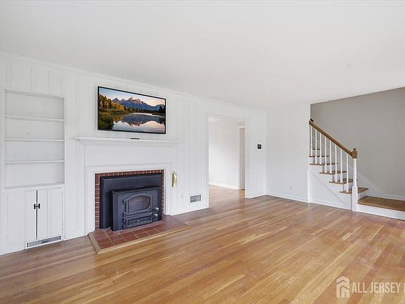 3rd image of 147 Main St