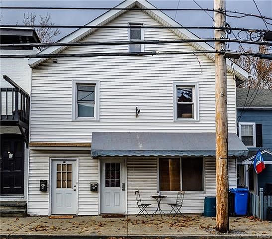 Renovated 2 unit building in the heart of Cornwall with potential for commercial business on first floor.