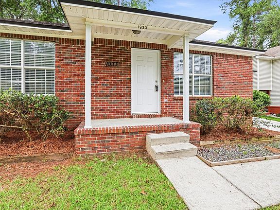 3rd image of 1933 Maymeadow Ln
