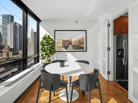 4th image of 420 E 61st St APT 20