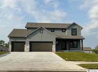 4911 Helwig Ave, Papillion, NE 68133