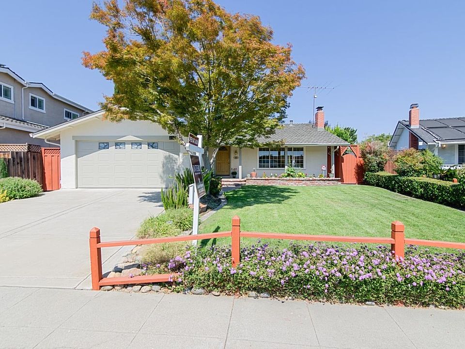 1st image of 455 Greenwood Dr