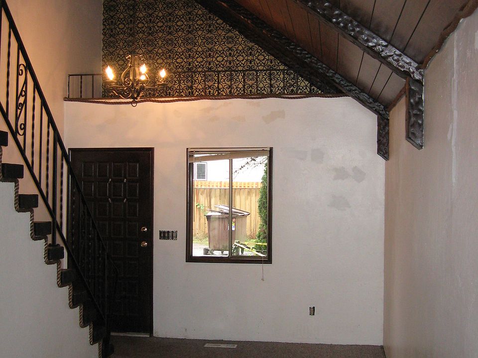 2nd image of 1805 N Barlow St