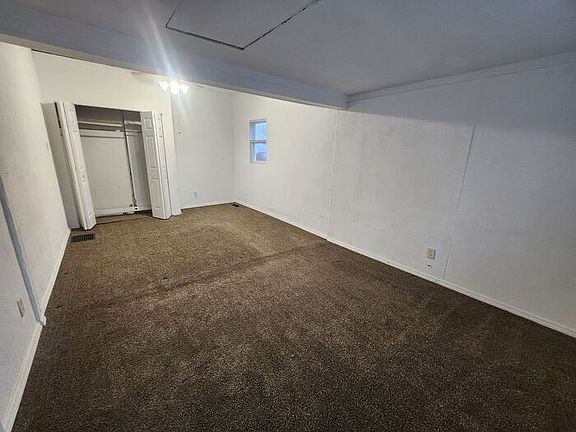 5th image of 939 Walnut St