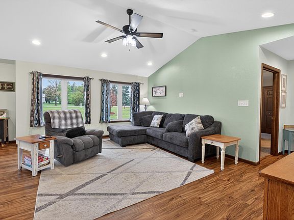 3rd image of 1109 Lozmar Ln