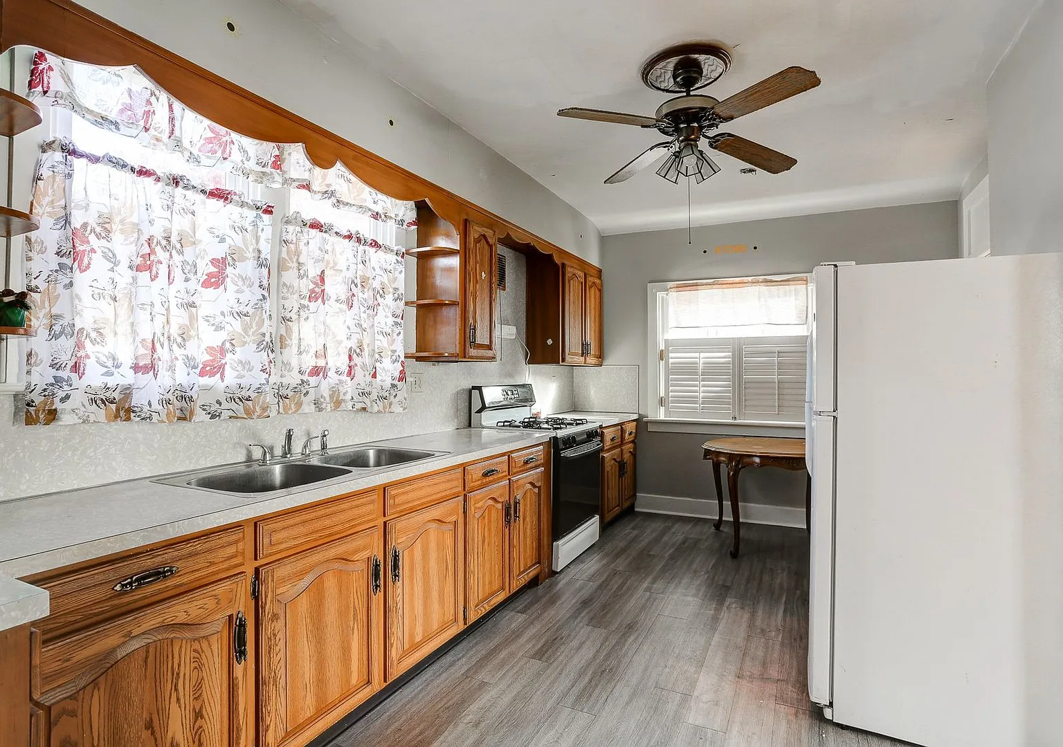 Two bedroom, one bathroom detached house in New Cumberland — Photo 4