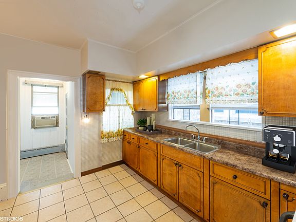 3rd image of 3038 N Marmora Ave