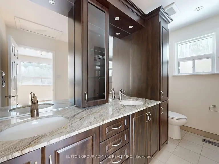 129 Crestwood Rd #UPPER — Photo 17