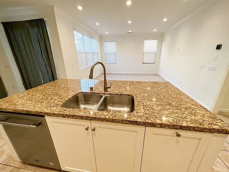 58 Quill — Photo 8