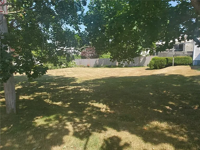 139 Coggeshall Ave — Photo 48