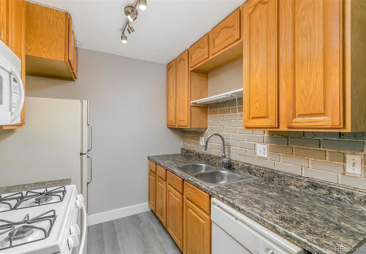 2 bed, 1.0 bath, 761 sqft, $1,499 — Photo 3
