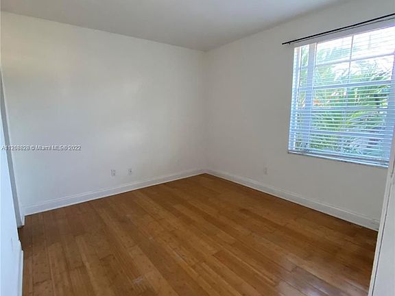 4th image of 750 Collins Ave APT 202