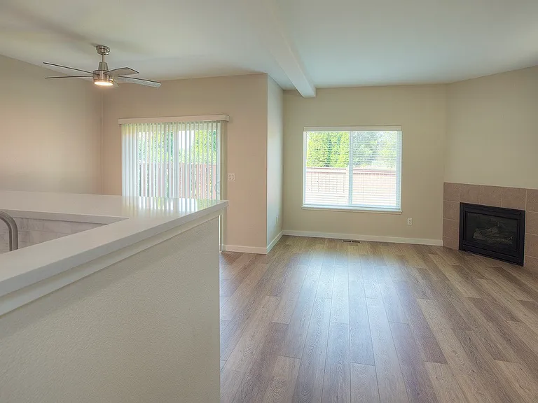 137 SW Cascade Mountain Ct — Photo 6