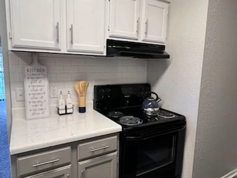 Hickory Grove Apartments — Photo 18