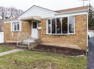 9533 Lincoln Ave, Brookfield, IL 60513