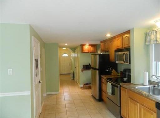 4th image of 8 Woodbury Ave