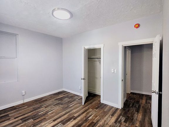 4th image of 2228 N Astor St #6