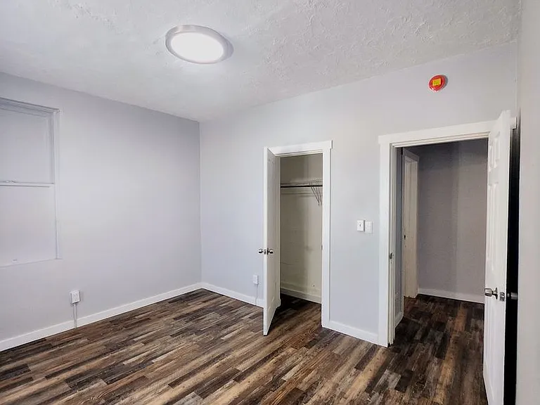 2228 N Astor St — Photo 5