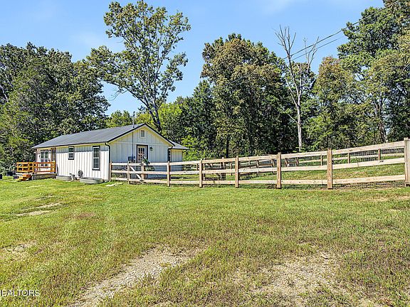 5th image of 35 Peppermint Ln