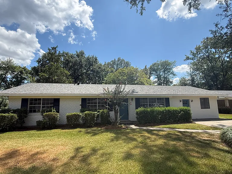 413 Orleans St — Photo 1