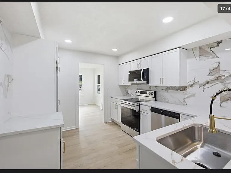 2221 S Hawthorne Ave — Photo 9