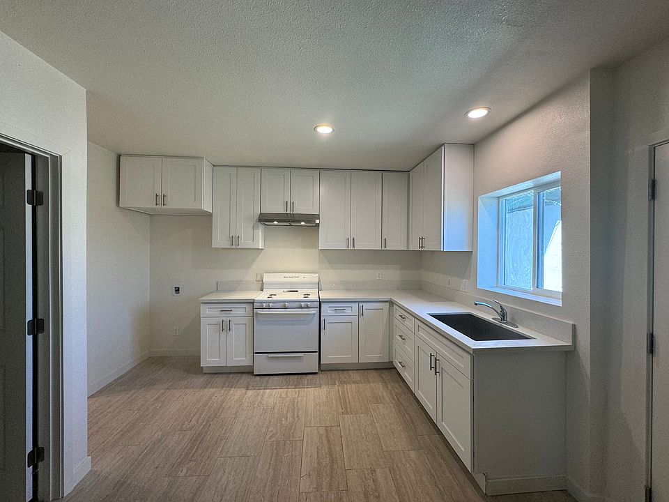 1st image of 45126 Redwood Ave #45130