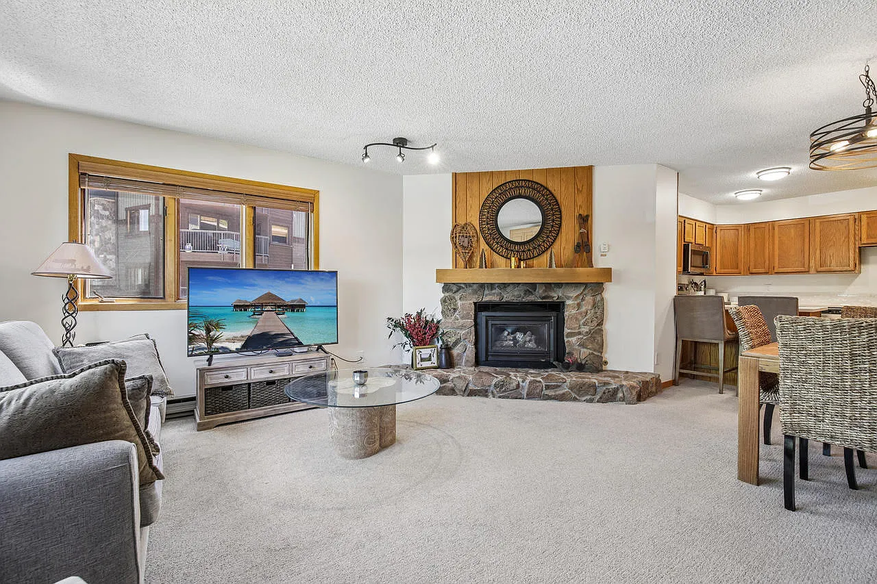 1 bed, 939 sqft, $3,800 — Photo 2