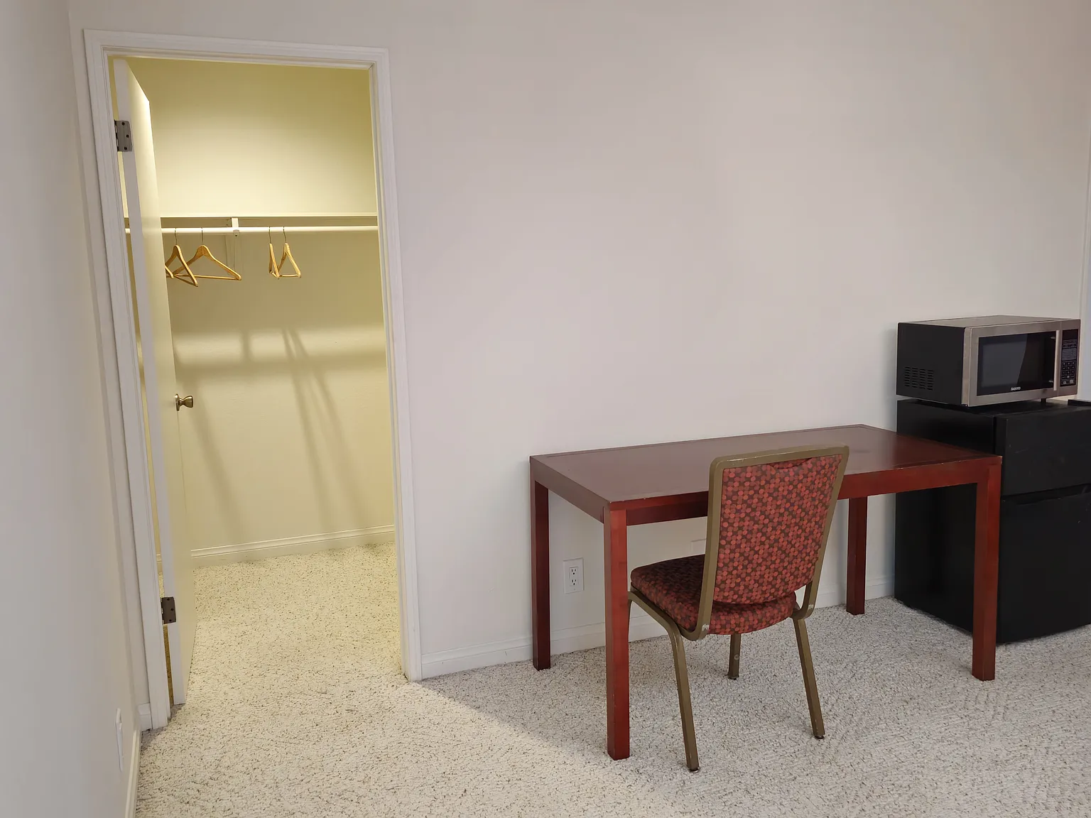"Kitchen" in room + Closet