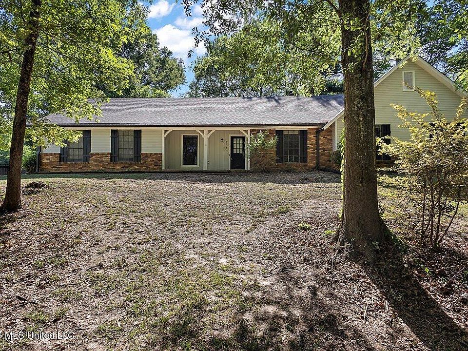 1st image of 703 Parker Dr