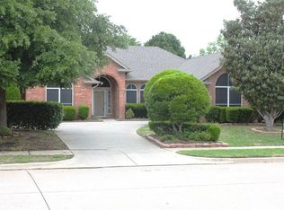 6101 Club House Dr, North Richland Hills, TX 76148