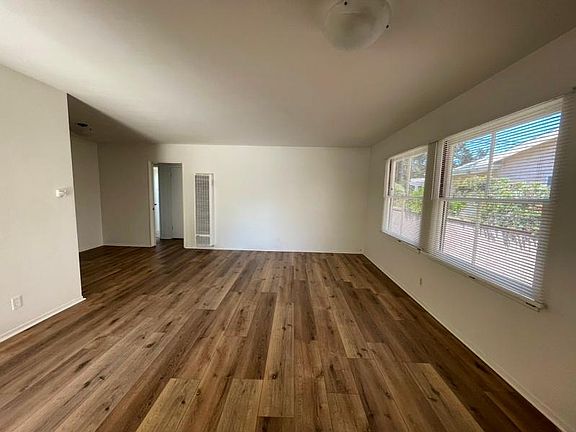 2nd image of 5024 Scott St