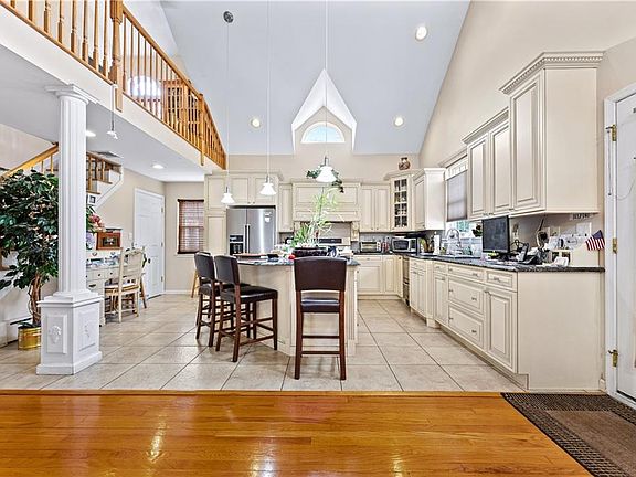 4th image of 401 Isabella Ave