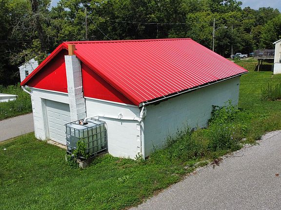 4th image of 6135 Locust Rd