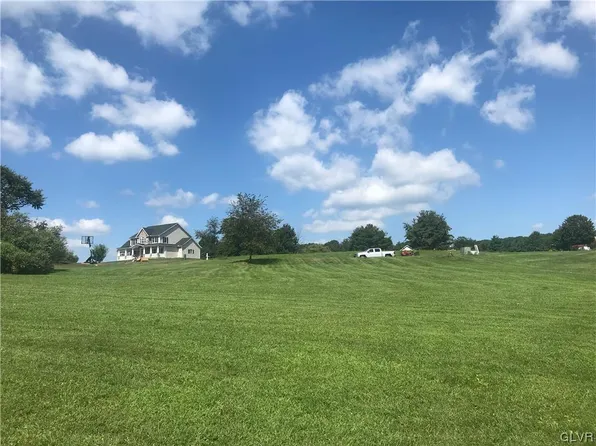 10 Ricks Rd, New Ringgold, PA 17960