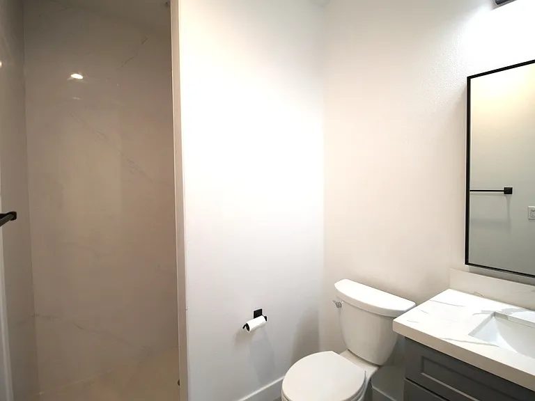 917 Ann St — Photo 11