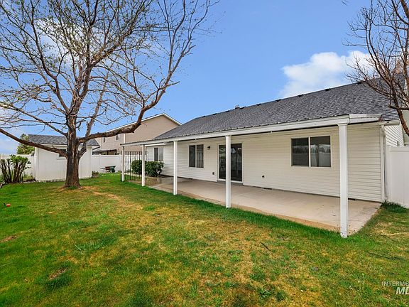 4th image of 517 13th Ave W