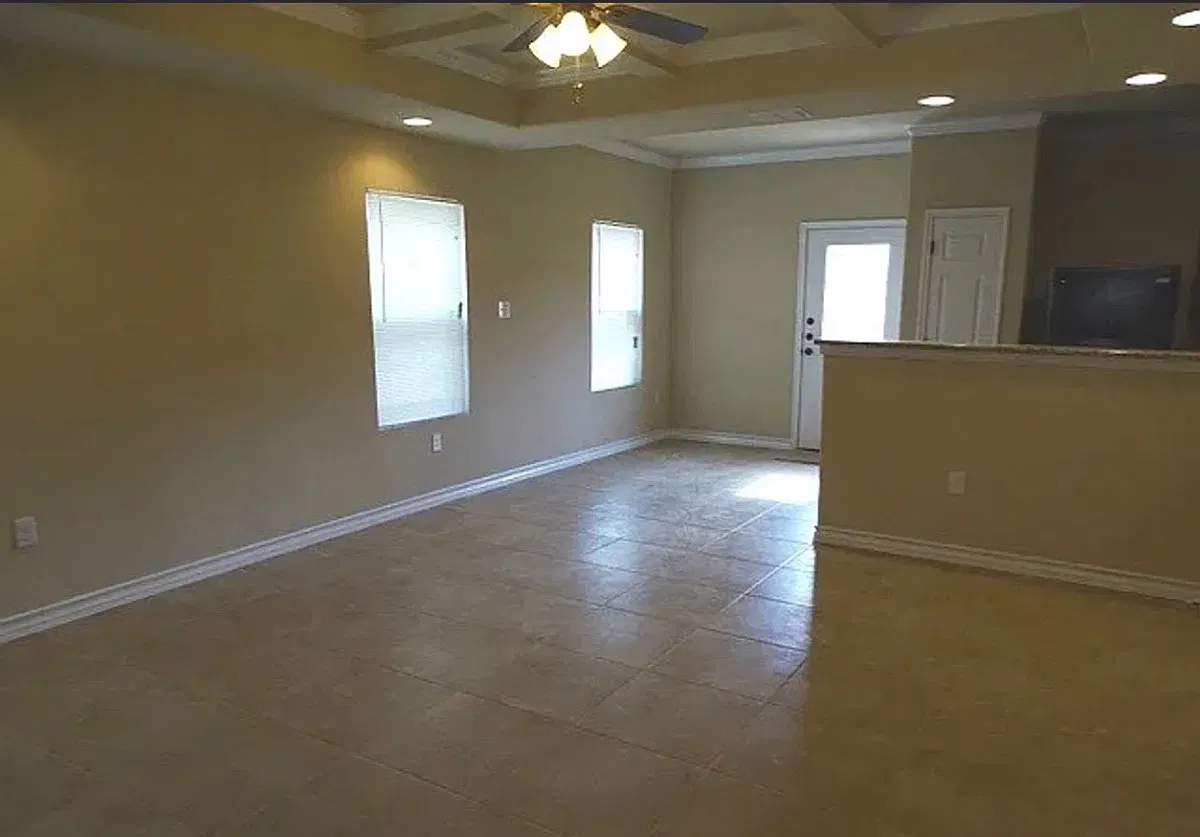 3 bed, 2492 sqft, $1,550 — Photo 3