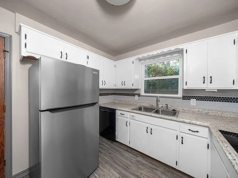 1502 NW 48th St — Photo 7