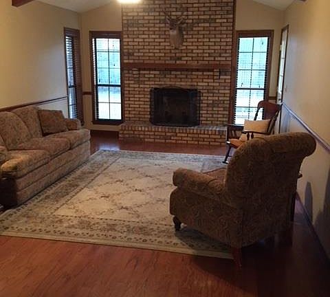 4th image of 300 Briarwood Dr