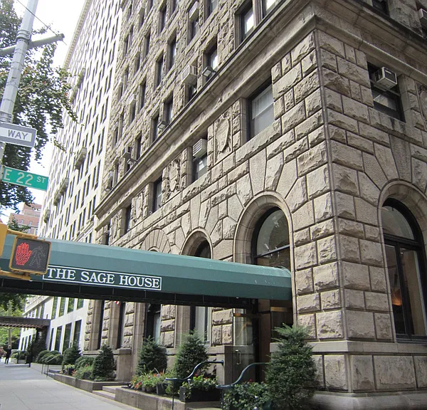 4 Lexington Ave #2F — Photo 1