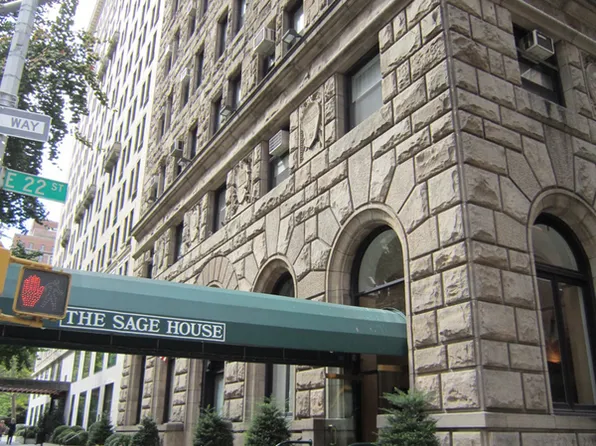 4 Lexington Avenue image 1 of 8