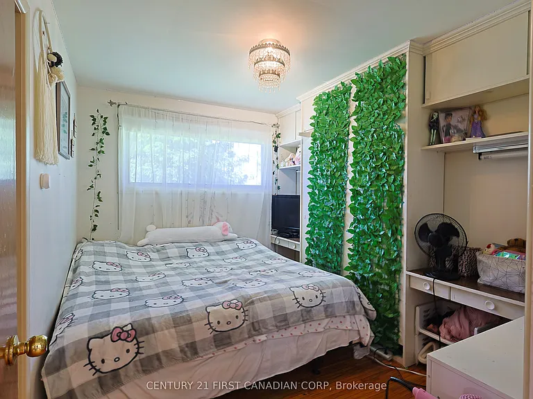 268 Burlington Cres — Photo 7