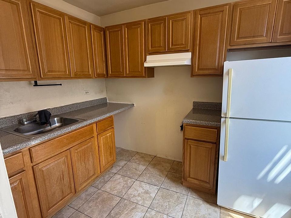 2nd image of 251 E 29th St APT 3A