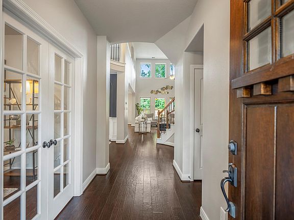 5th image of 7 E Wading Pond Cir