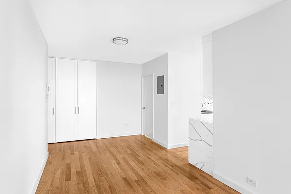 Rented by City Connections Realty | media 8
