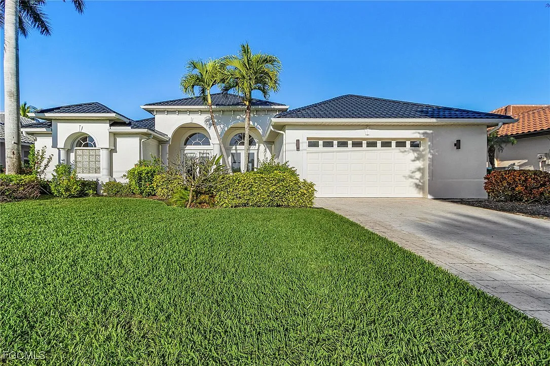 3 bed, 2.0 bath, 2326 sqft, $9,660 — Photo 3
