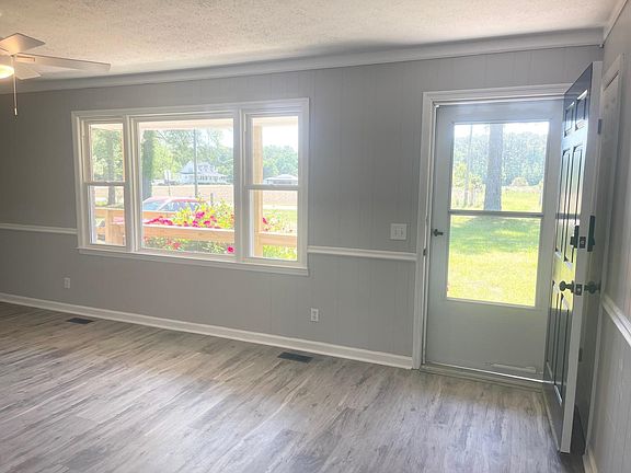 3rd image of 490 Circle M Rd.