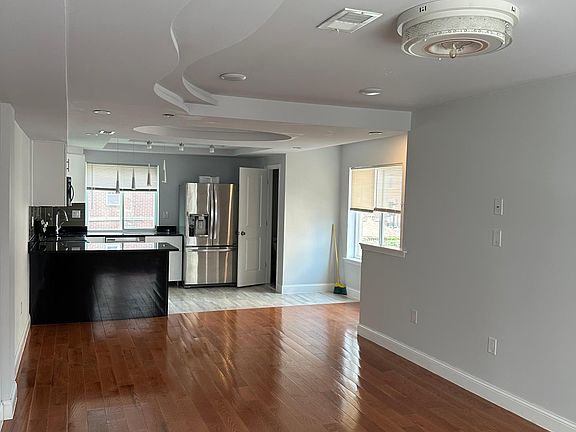 2nd image of 1000 Mount Vernon St Unit E2