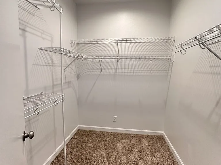 208 Forest View Ct — Photo 13